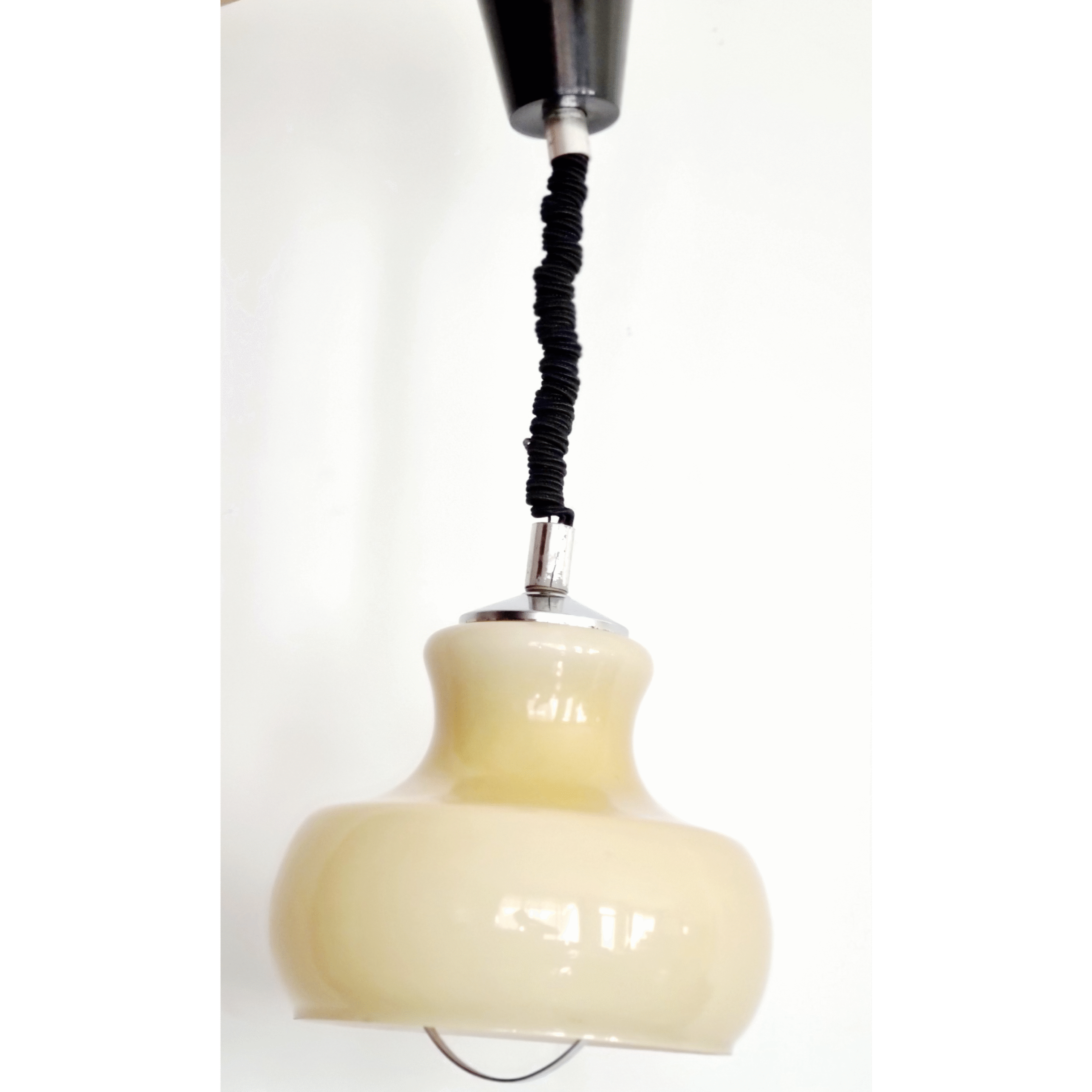 product-img-0-1312 Lampe à suspendre en verre opaline de 1970