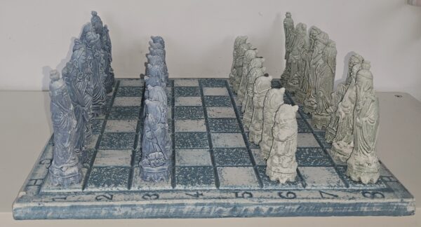 20251026_130530 Échiquier en pierre reconstitué, thème empereur asiatique
