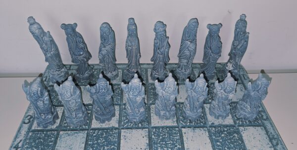 20251026_130602 Échiquier en pierre reconstitué, thème empereur asiatique