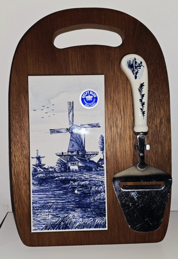 20251216_103718 Plateau à fromage Delft Blue avec coupe fromage – Made in Holland