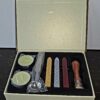 Coffret sceau en cire, poignée en bois + Bâtons de cire 3 couleurs.