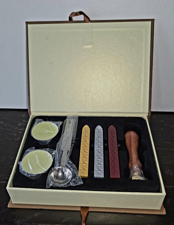 Coffret sceau en cire, poignée en bois + Bâtons de cire 3 couleurs.