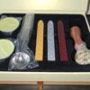 Coffret sceau en cire, poignée en bois + Bâtons de cire 3 couleurs.