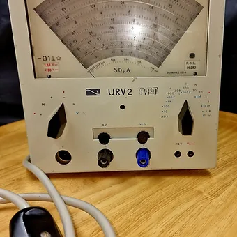 Voltmètre Universel à Tubes URV 2 R.F.T