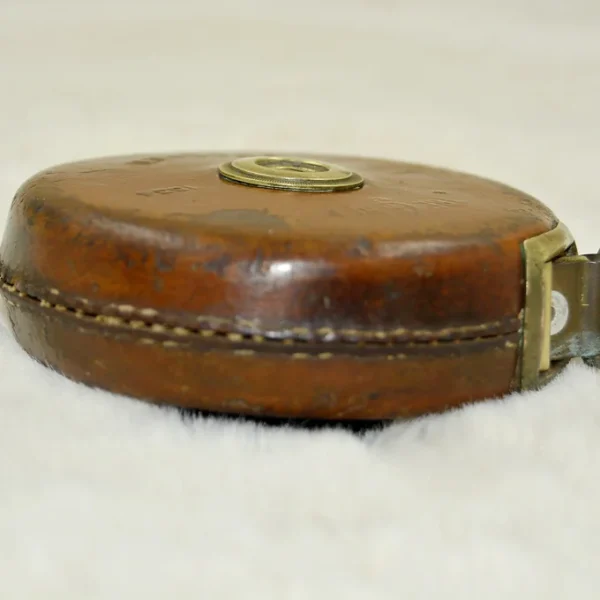 85b9c5_0e2e10bfadff4a5797f4fefe7d6cb763~mv2 Décamètre Chastermans Sheffield 10 m En Cuir N° 1534