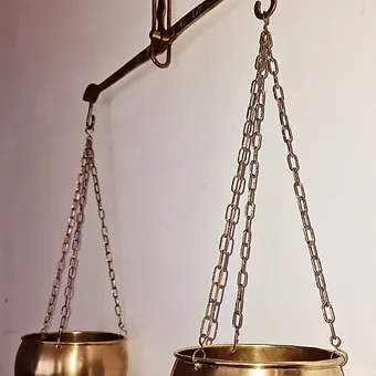 Ancienne grande balance 1736 entièrement en laiton