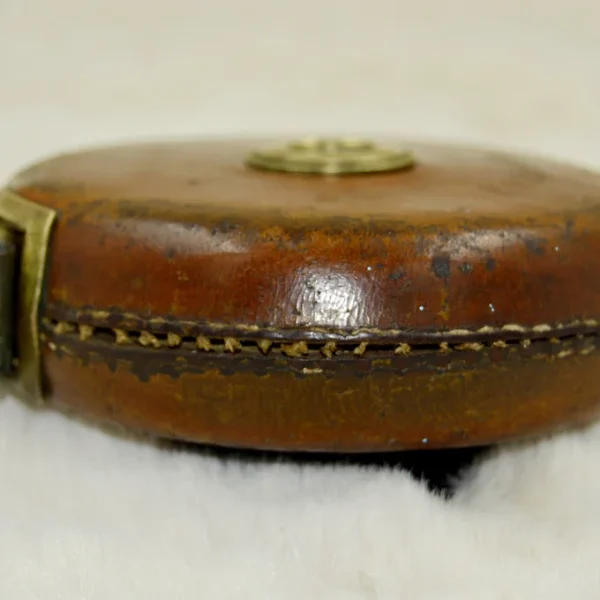 85b9c5_2b60faac32b84c14b7df9c5fccf77290~mv2 Décamètre Chastermans Sheffield 10 m En Cuir N° 1534