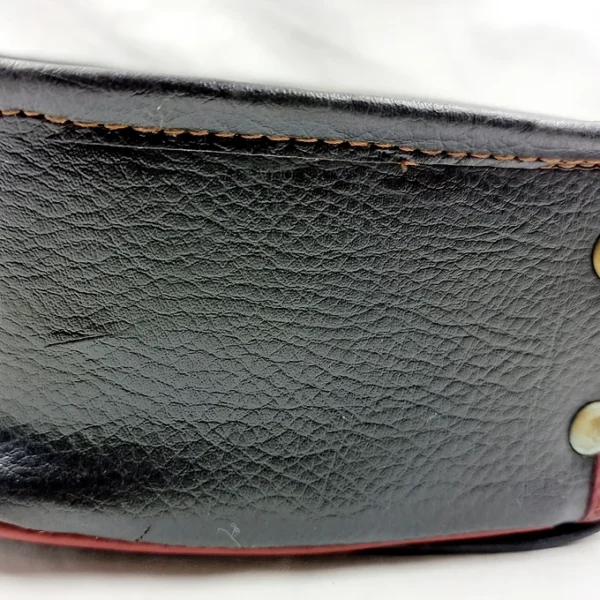 85b9c5_3625e4951ecc43b5bd5caf5bda930ad5~mv2 Ancienne petite sacoche / valise / valisette