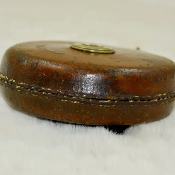 85b9c5_36a74aad940b4344b019c84dfc7fe6c5~mv2 Décamètre Chastermans Sheffield 10 m En Cuir N° 1534