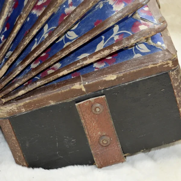 85b9c5_39e8d15ae88543d98a5dd402088c8a4d~mv2 Accordéon Russe De 1950 Environ De La Période Communiste