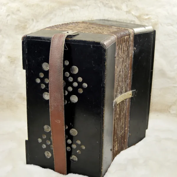 85b9c5_45acae8504d4403e83b3f0f5e281a30a~mv2 Accordéon Russe De 1950 Environ De La Période Communiste