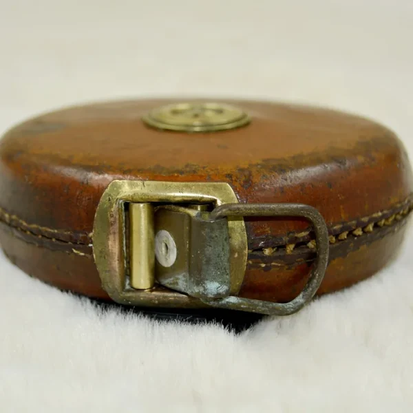 85b9c5_569e90018f654be094b8ca5c591691aa~mv2 Décamètre Chastermans Sheffield 10 m En Cuir N° 1534