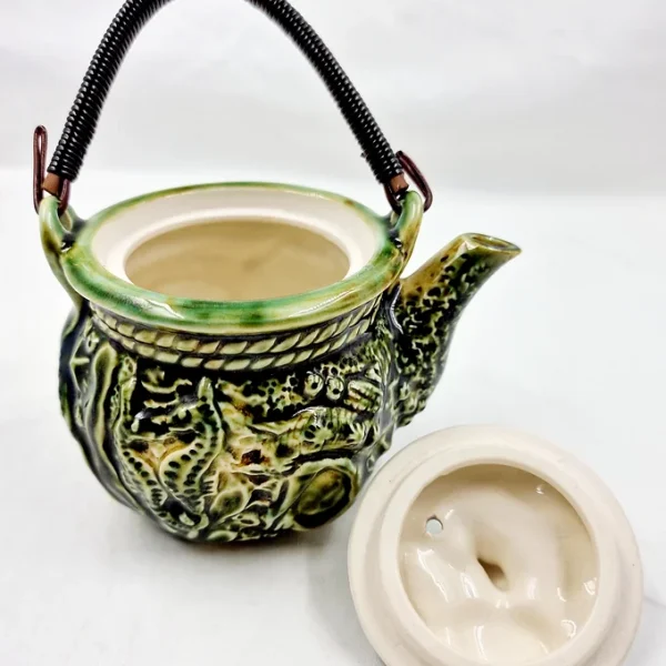 85b9c5_5af61a99b39a4cb8b27e94fec6c9d9a5~mv2 Ancienne Théière En Majolique