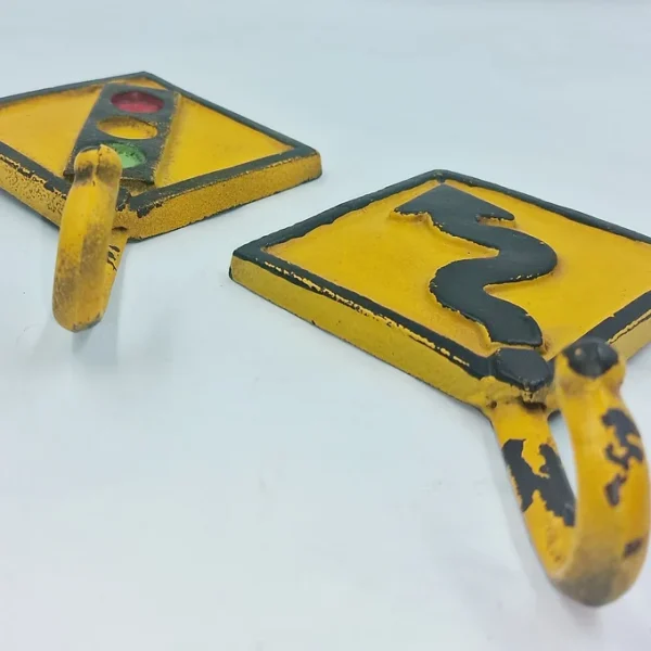 85b9c5_60d07cc8c10a4ebfabb940d5cc52163c~mv2 Lot de 2 Patères / Portes Manteaux en Fonte Style Industriel