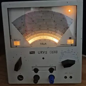 Voltmètre Universel à Tubes URV 2 R.F.T