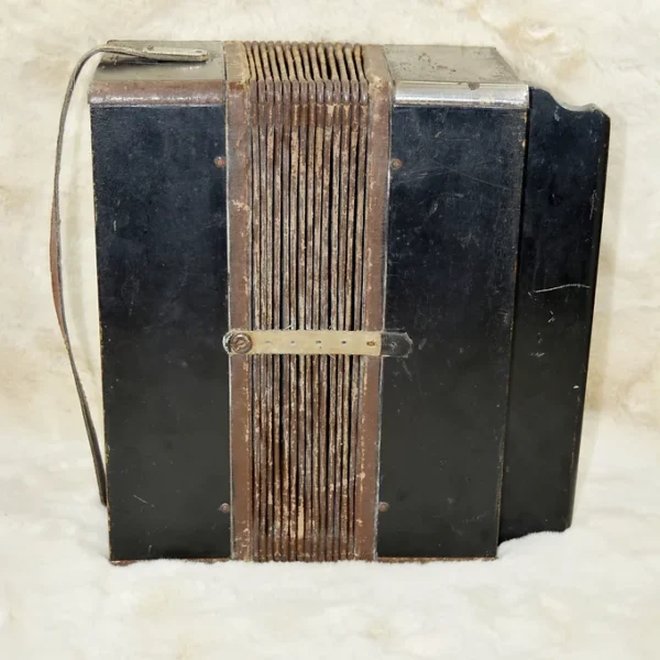 85b9c5_6d35e605d81742dc980c81b35af389e6~mv2 Accordéon Russe De 1950 Environ De La Période Communiste
