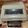 85b9c5_70da9a33472b4abfa4cbe81d4e9ac053~mv2 Télétype coque OLIVETTI 5710 moteur et machine siemens