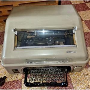 Télétype coque OLIVETTI 5710 moteur et machine siemens