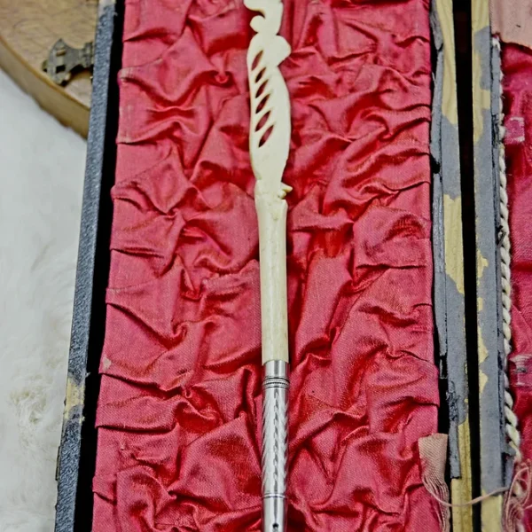 Set d'écriture / Accessoire de bureau en matière naturelle / os ou assimilé