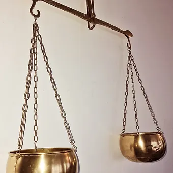 Ancienne grande balance 1736 entièrement en laiton