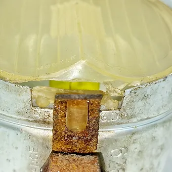 85b9c5_9ece54bba2c342749257b1de6dc04239~mv2 Phare avant de mobylette 6267d'origine