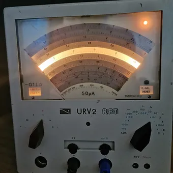 Voltmètre Universel à Tubes URV 2 R.F.T