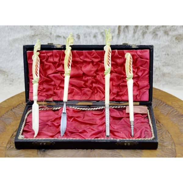 Set d'écriture / Accessoire de bureau en matière naturelle / os ou assimilé