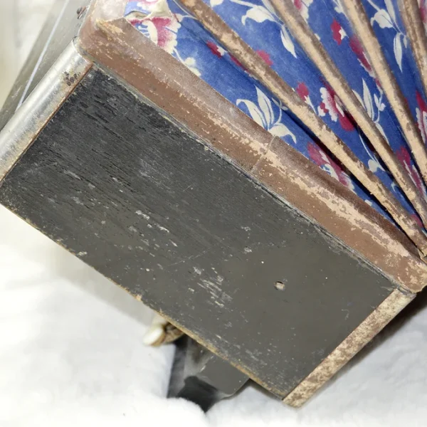 85b9c5_ef1ec0faaeb44f9d98ed266e0367a663~mv2 Accordéon Russe De 1950 Environ De La Période Communiste