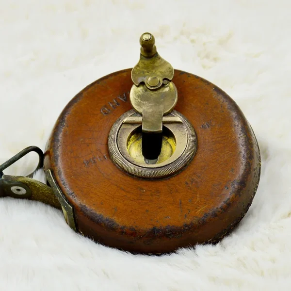 85b9c5_f4b70954983d49d6b2885bd1f30ea8b3~mv2 Décamètre Chastermans Sheffield 10 m En Cuir N° 1534