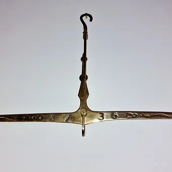 Ancienne grande balance 1736 entièrement en laiton