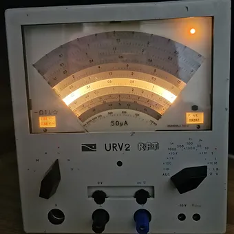 Voltmètre Universel à Tubes URV 2 R.F.T
