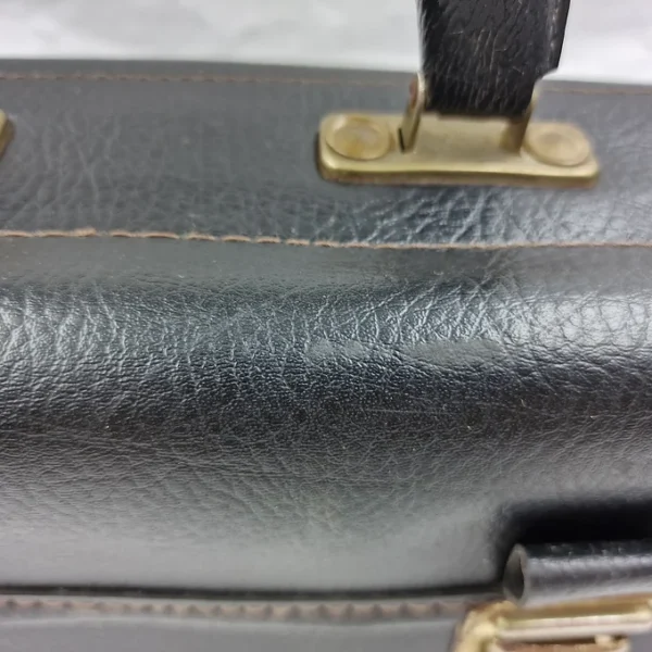 85b9c5_fd5aa42c587647da854c6dbf6bd26ed7~mv2 Ancienne petite sacoche / valise / valisette