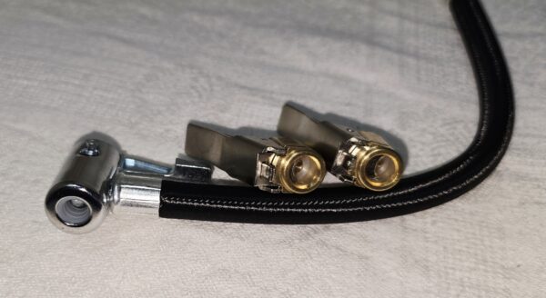 Tuyau 20cm + 2 embouts adaptateurs de valves pour gonflage pneus