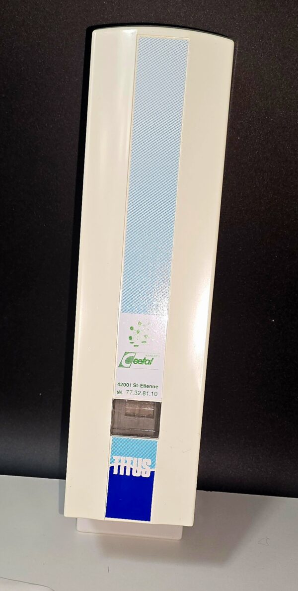 Distributeur de savon TITUS avec clé et fixations.