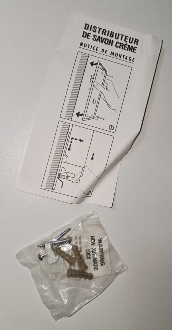 Distributeur de savon TITUS avec clé et fixations.