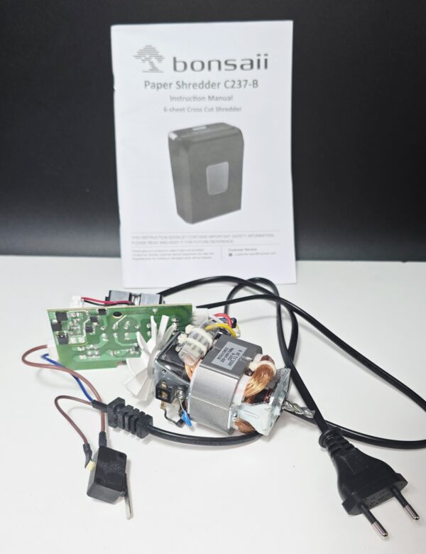 20260118_191923 Moteur électrique + carte + fil d'alim de destructeur de documents