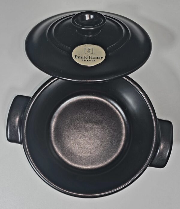 20260122_192725 Petite cocotte Émile Henry 16X16X8cm Noir