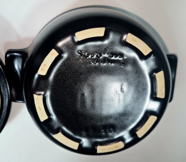 20260122_192802 Petite cocotte Émile Henry 16X16X8cm Noir