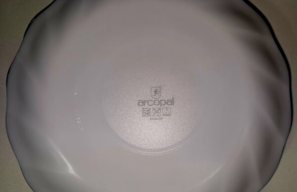 Lot 8 assiettes Arcopal 25 cm. Décor jardin gloriette.