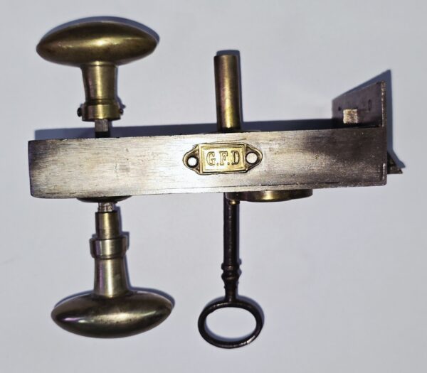 20260125_182937 Ancienne Serrure Marque G.F.D Avec Clé et Poignet