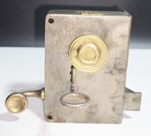 20260125_183054 Ancienne Serrure 11.2X7.9X2.2X4.2cm + clé Marque LBL Lyon