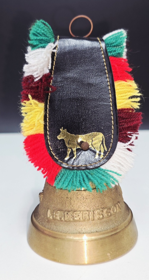 20260127_105029 Cloche de Vache "Le Hérisson" Vintage - Laiton et Cuir 5X6.8cm