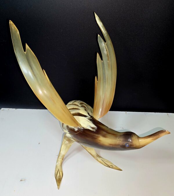 Oiseau corne de buffle + de 36cm étiquette d'origine Exposition paris 1937