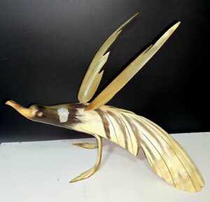 Oiseau corne de buffle + de 36cm étiquette d'origine Exposition paris 1937