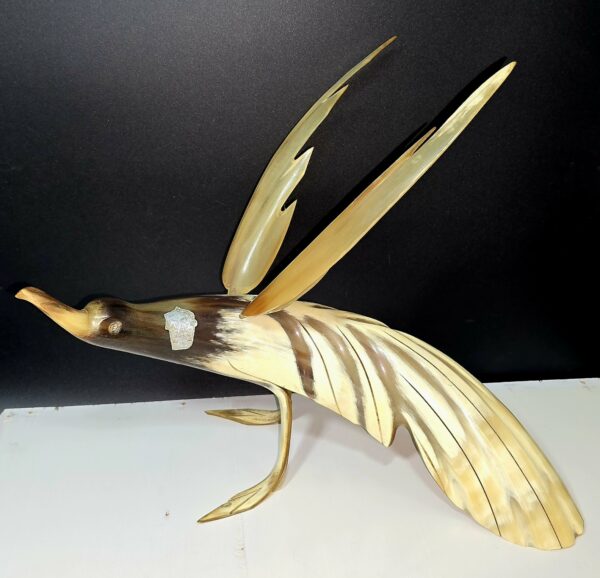 Oiseau corne de buffle + de 36cm étiquette d'origine Exposition paris 1937