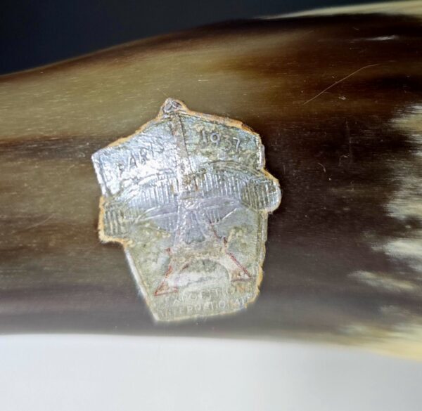 Oiseau corne de buffle + de 36cm étiquette d'origine Exposition paris 1937